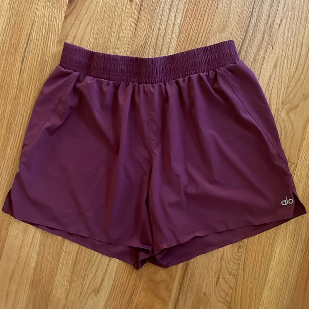 ALO Yoga Men's Athletic Shorts in Burgundy